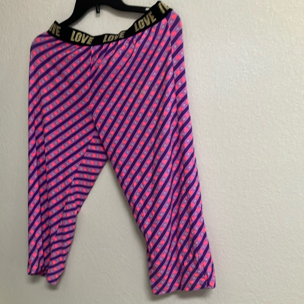 FINAL MARKDOWN Ladies love lounge capris large